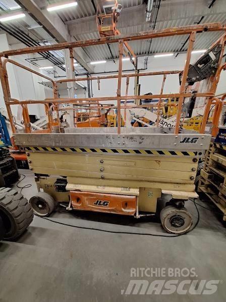 JLG 3246 ES Saksilavat