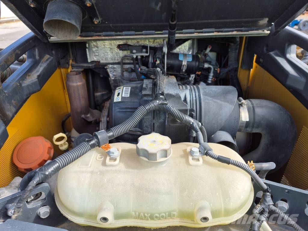 John Deere 320 Liukuohjatut kuormaajat