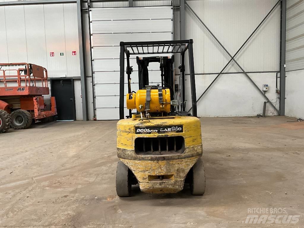 Doosan G 25 P-3 Nestekaasutrukit