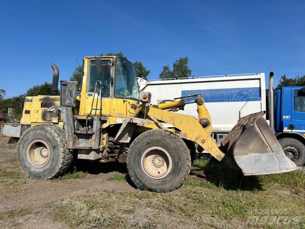 Komatsu WA 320 Pyöräkuormaajat