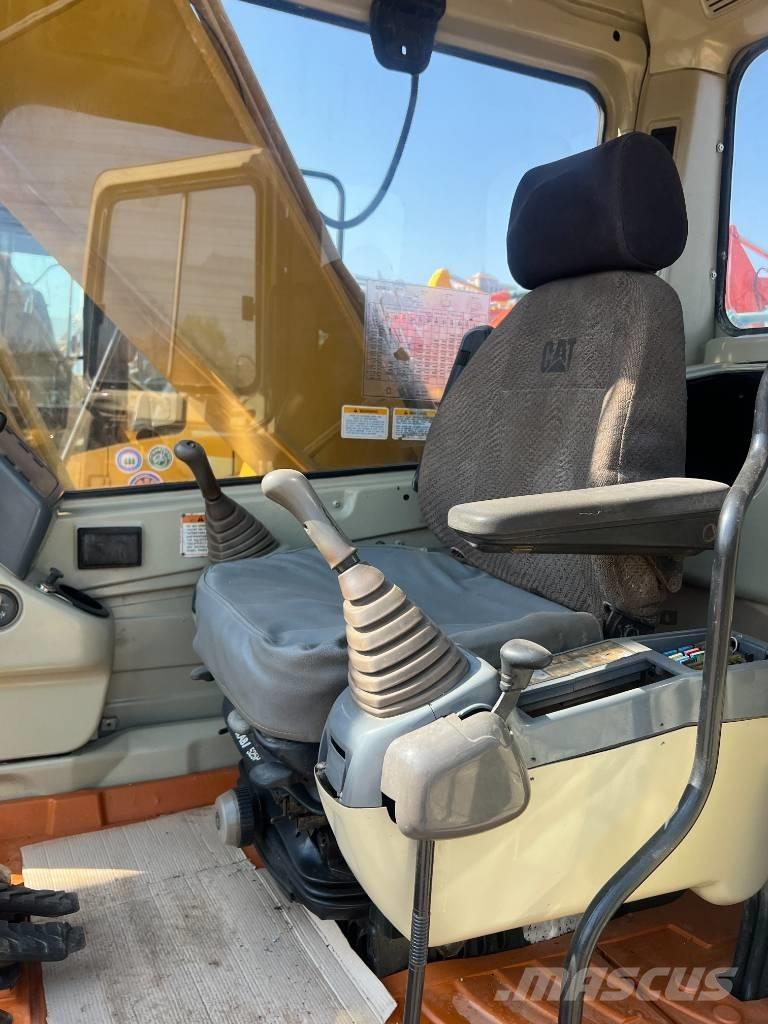CAT 320 B Telakaivukoneet