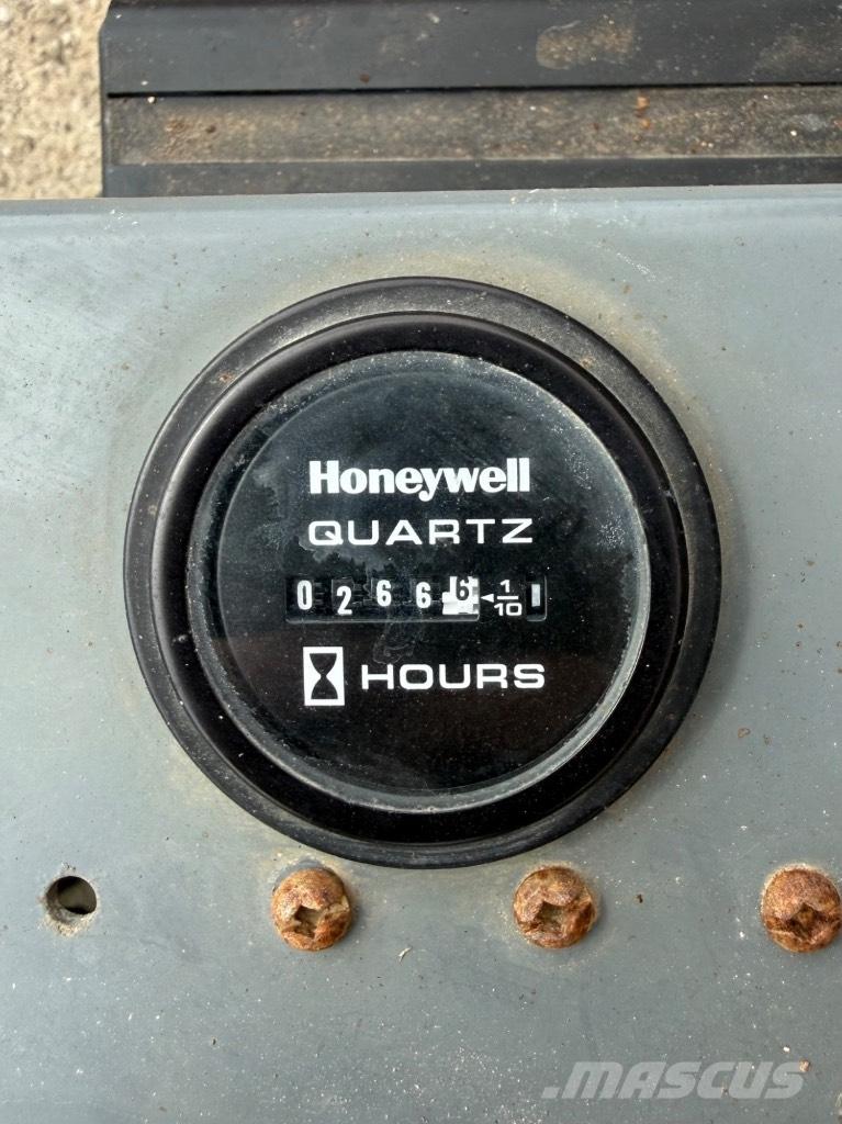 SkyJack SJ 4632 Saksilavat