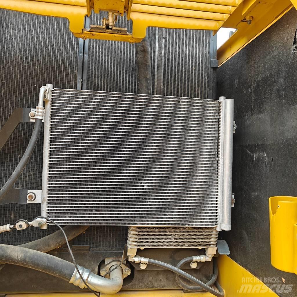 Komatsu 220-8 Telakaivukoneet