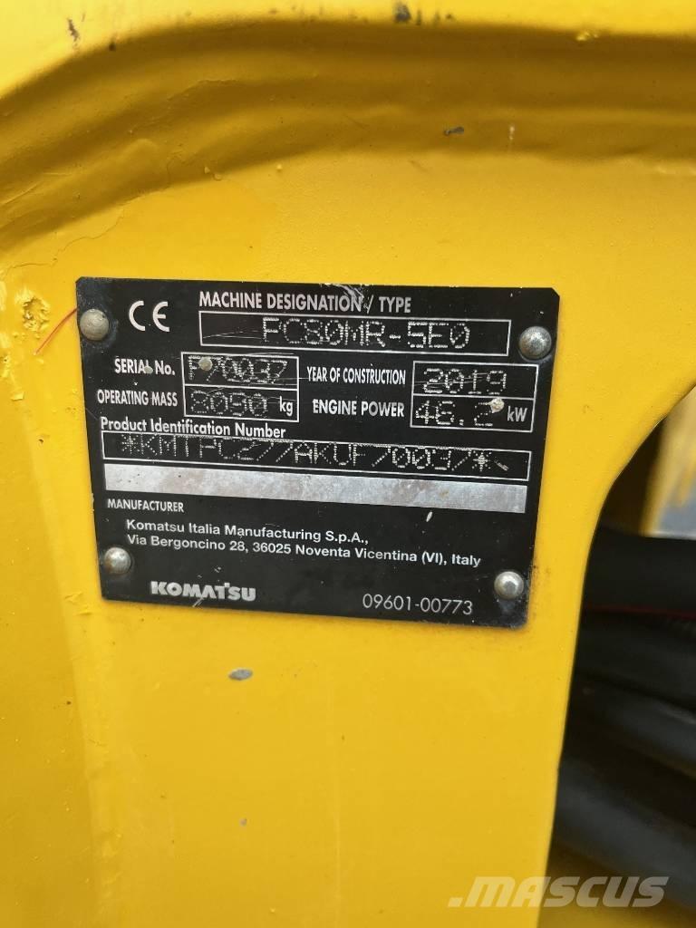 Komatsu PC80MR-5E0 Midikaivukoneet 7t - 12t