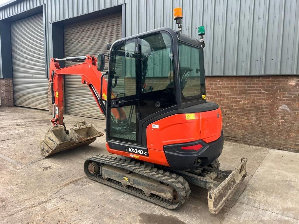 Kubota KX 030-4 Minikaivukoneet < 7t