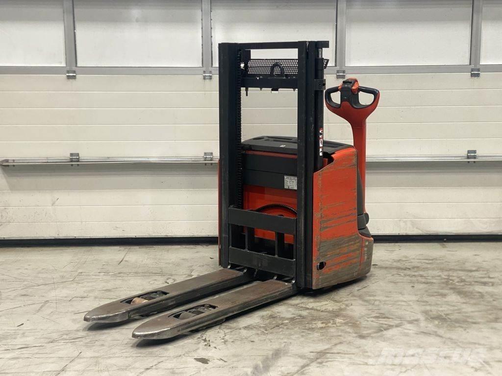 Linde L12 I Käyden ajettavat pinoamistrukit