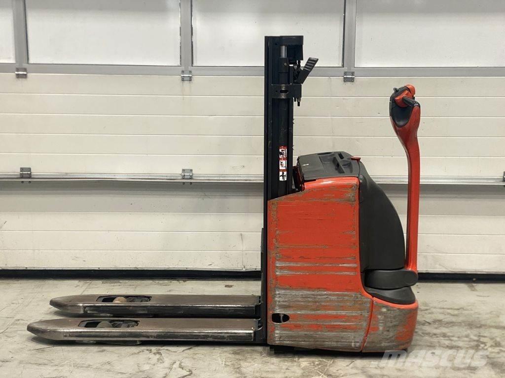Linde L12 I Käyden ajettavat pinoamistrukit