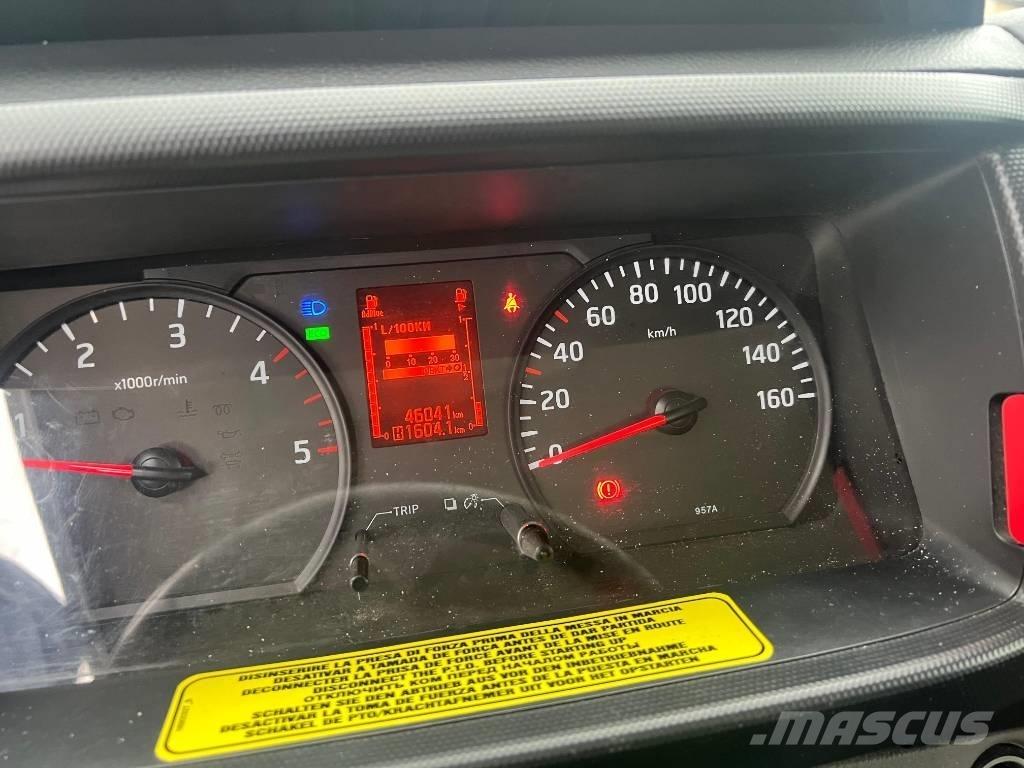 Nissan Socage 320 Nostolava-autot