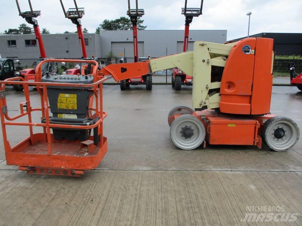 JLG E 300 AJP (718) Pienikokoiset itseliikkuvat puominostimet