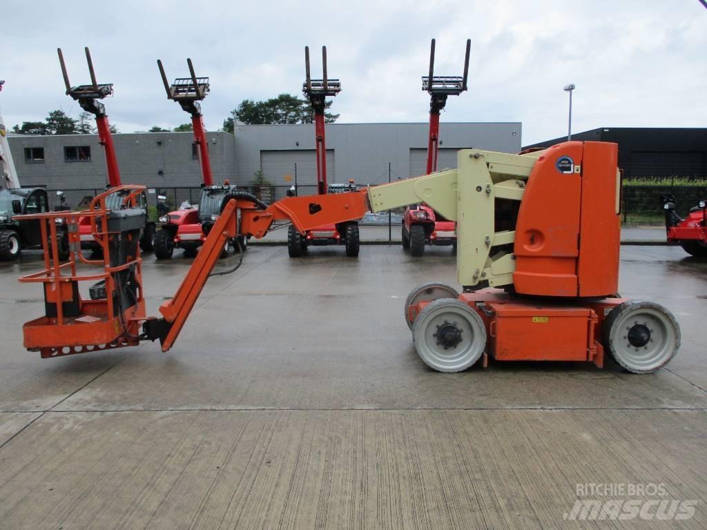 JLG E 300 AJP (718) Pienikokoiset itseliikkuvat puominostimet