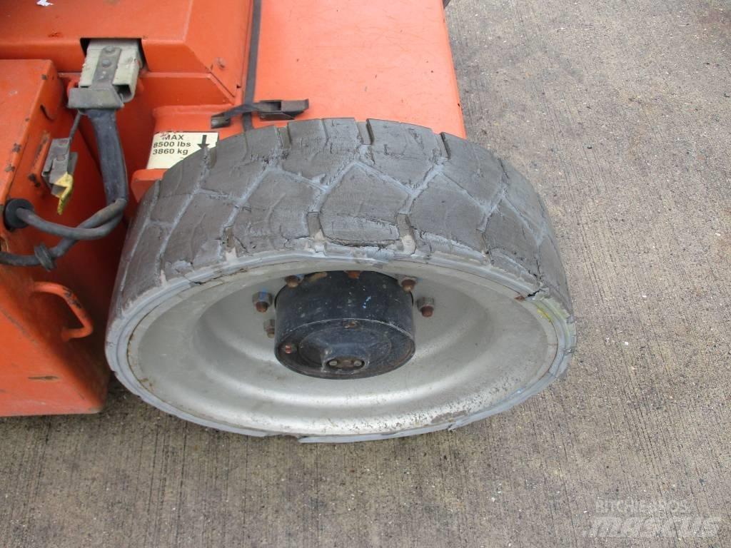 JLG E 300 AJP (718) Pienikokoiset itseliikkuvat puominostimet