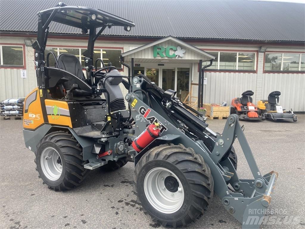 GiANT G2200E Yleiskuormaajat