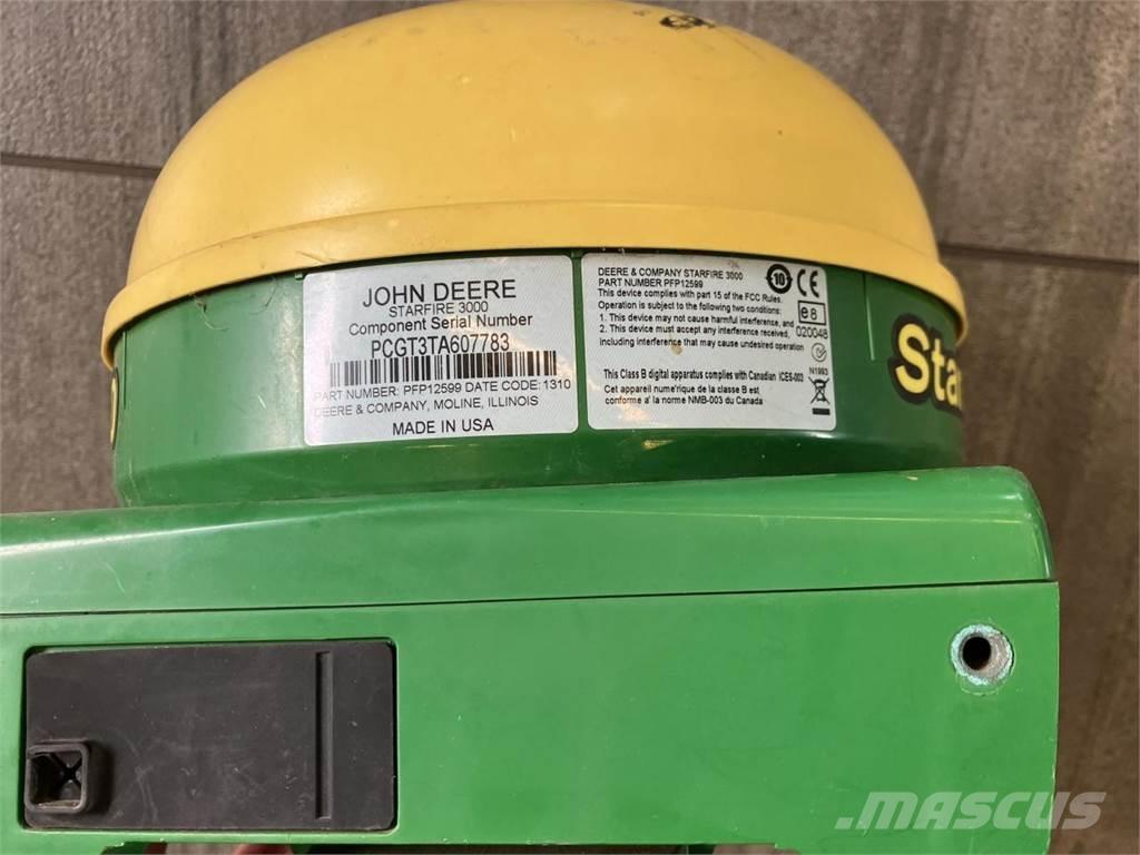 John Deere 6215R Traktorit