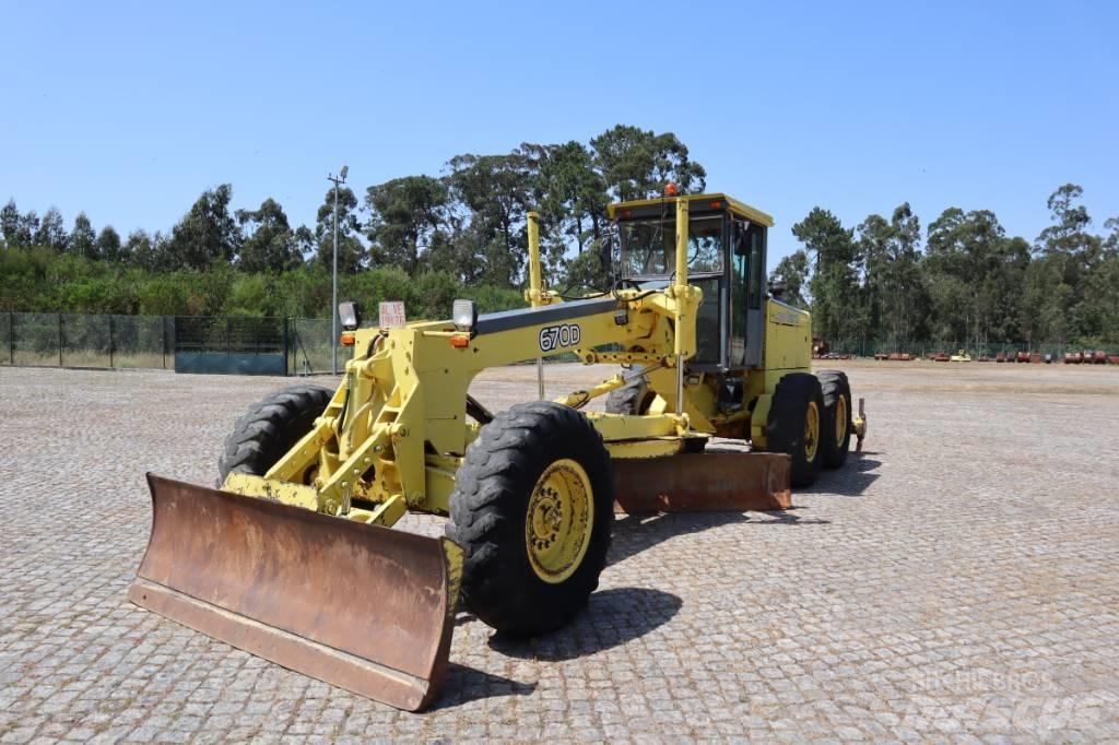 John Deere 670B Tiehöylät
