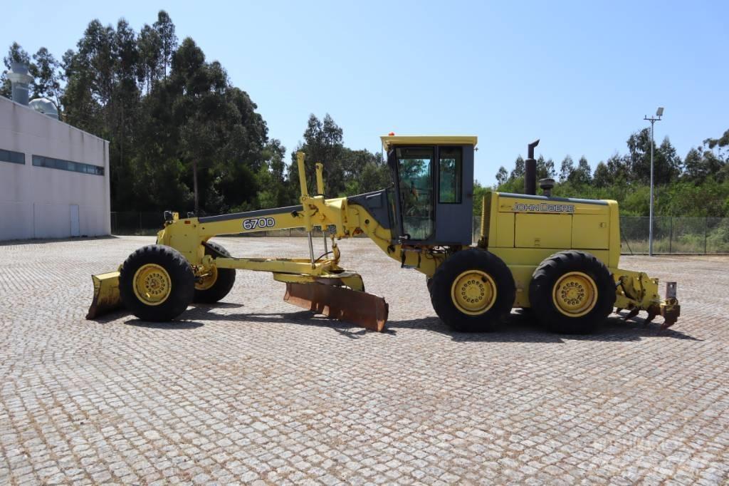 John Deere 670B Tiehöylät