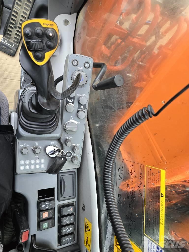 Hitachi ZX 220W-5 Pyöräkaivukoneet