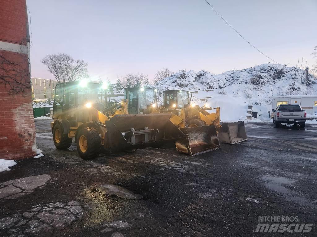 CAT 908m Pyöräkuormaajat