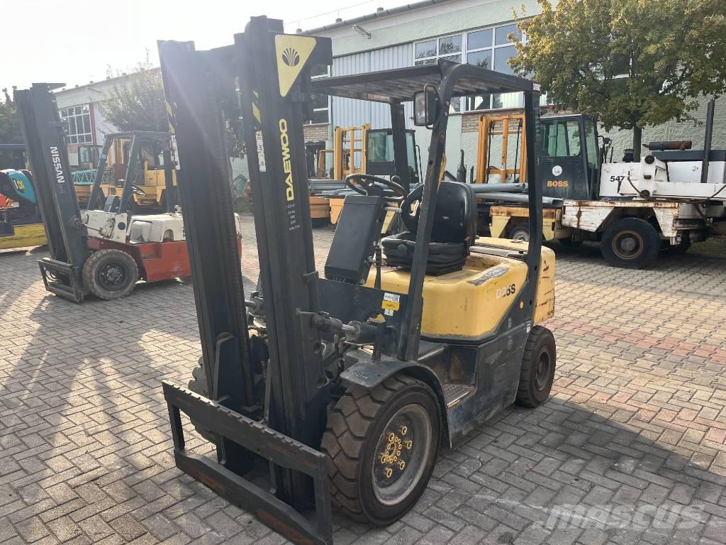 Daewoo D25S3 V-2311 Dieseltrukit