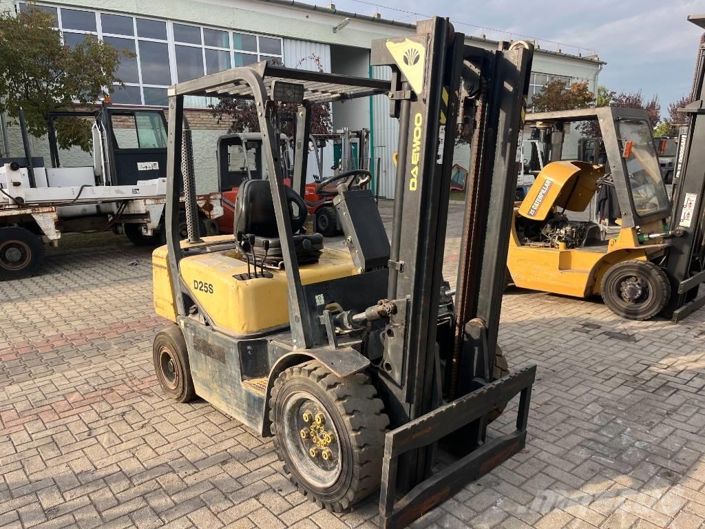 Daewoo D25S3 V-2311 Dieseltrukit