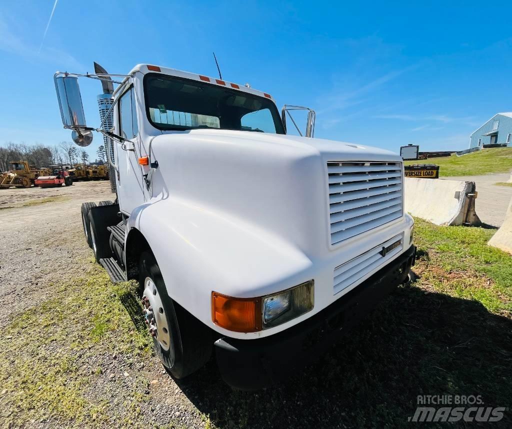 International 8200 Vetopöytäautot