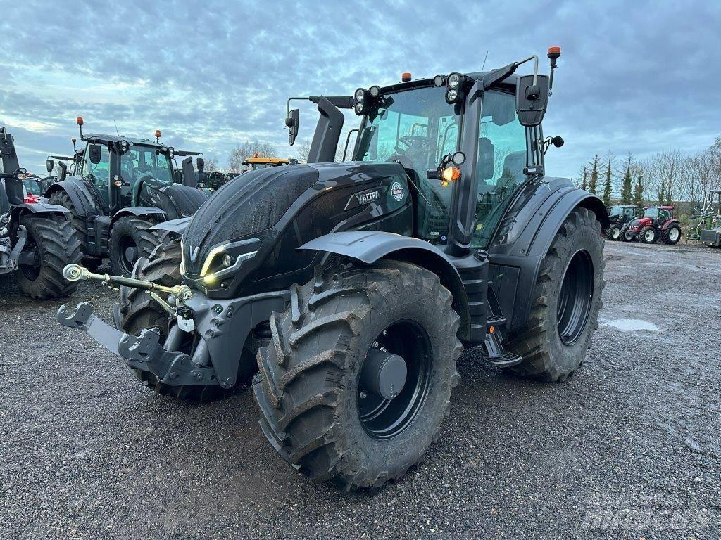 Valtra T 235 Direct Traktorit