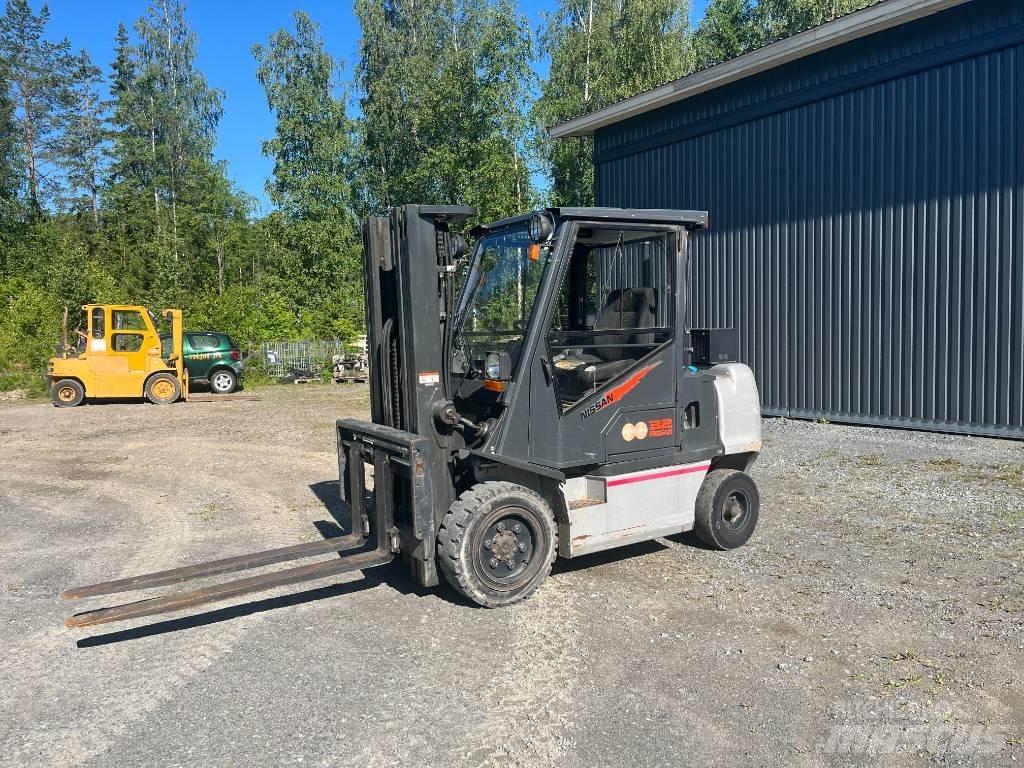 Nissan FGD02A320 Dieseltrukit