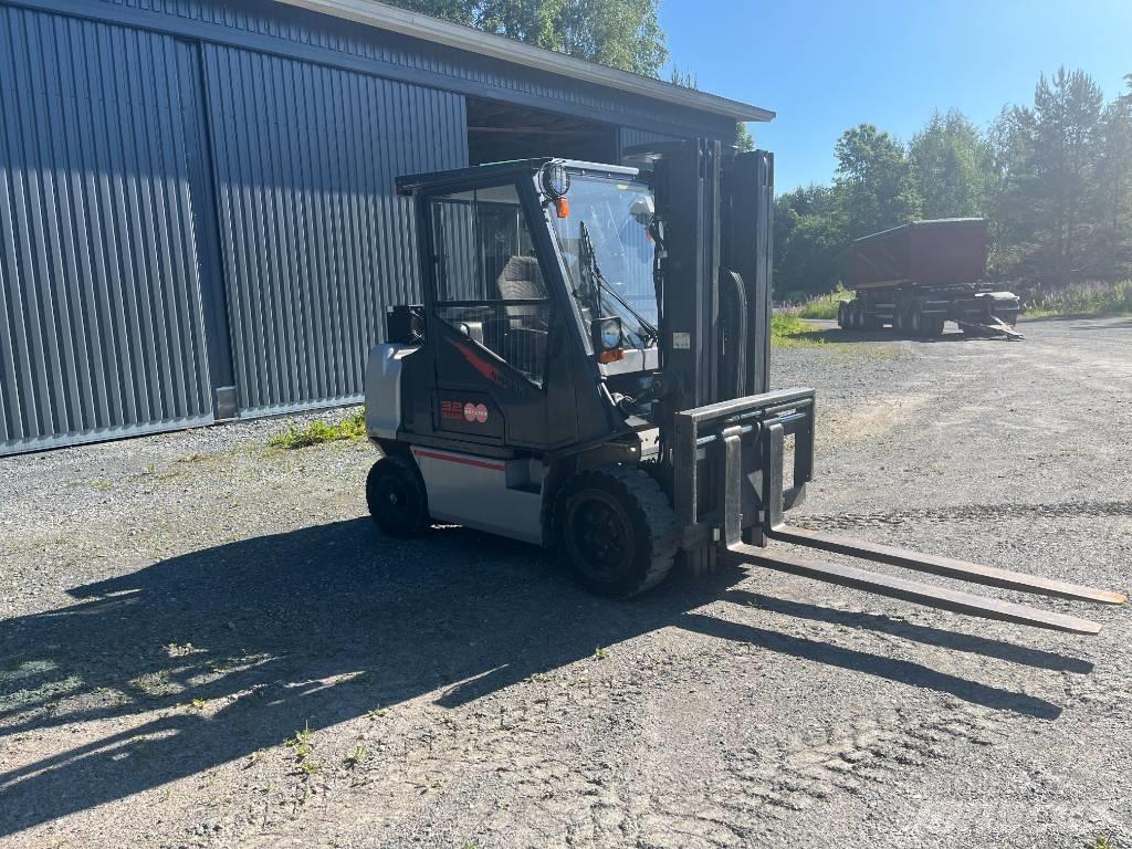 Nissan FGD02A320 Dieseltrukit