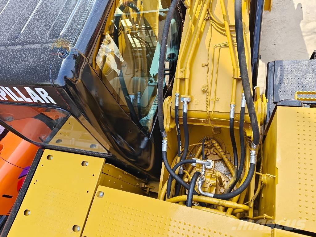 CAT 320 D Telakaivukoneet