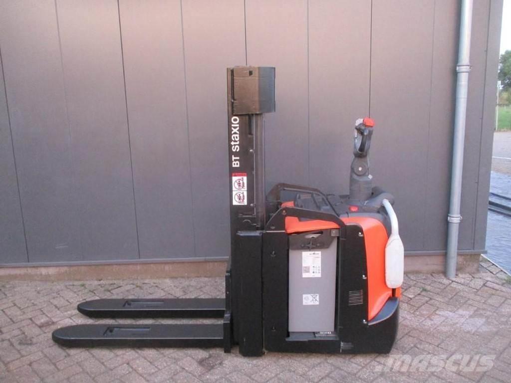 Toyota SPE200D Lavansiirtotrukit ajotasolla