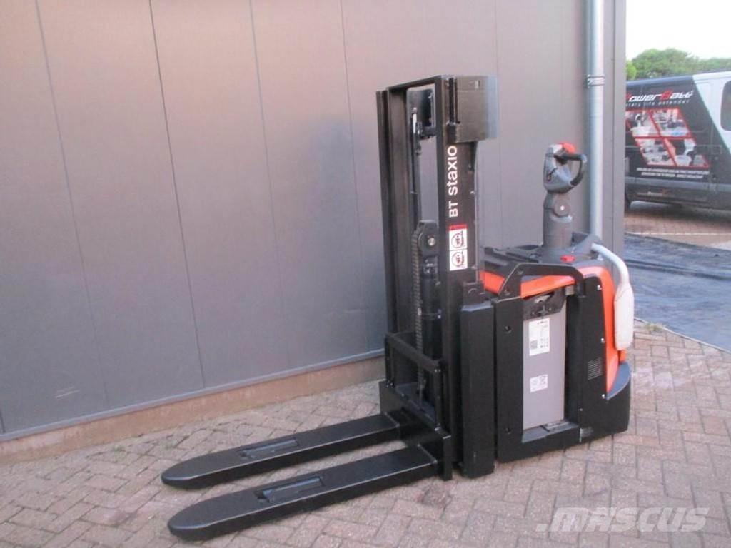 Toyota SPE200D Lavansiirtotrukit ajotasolla