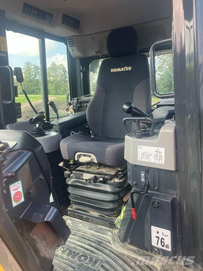Komatsu D51PXi - 24 Telaketjupuskutraktorit