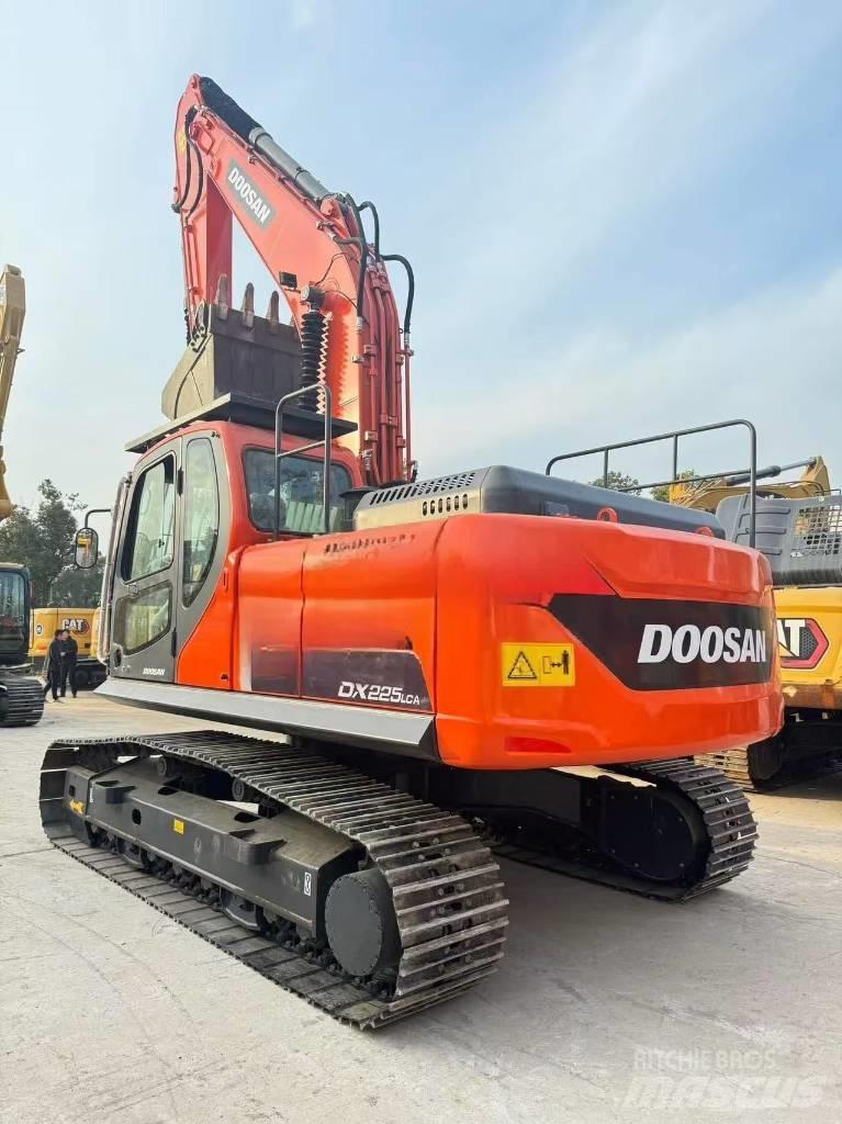 Doosan DX 225 LCA Midikaivukoneet 7t - 12t