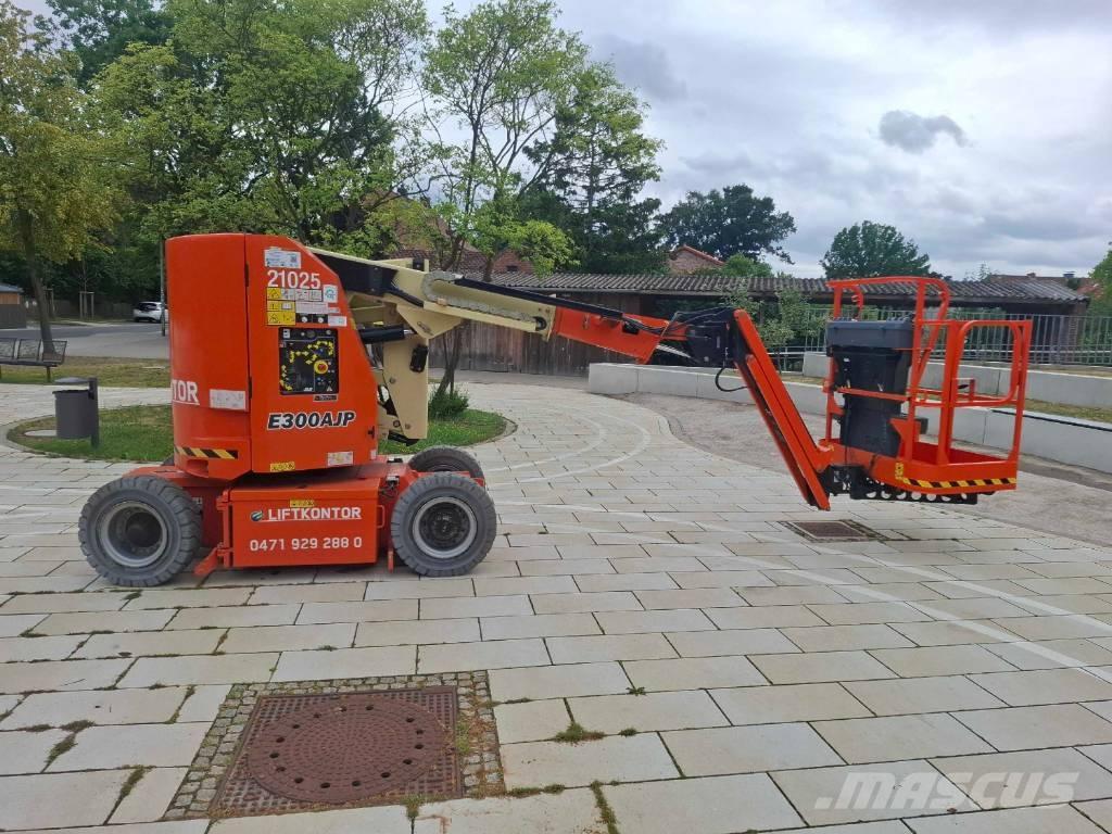 JLG E 300 AJP Kuukulkijat