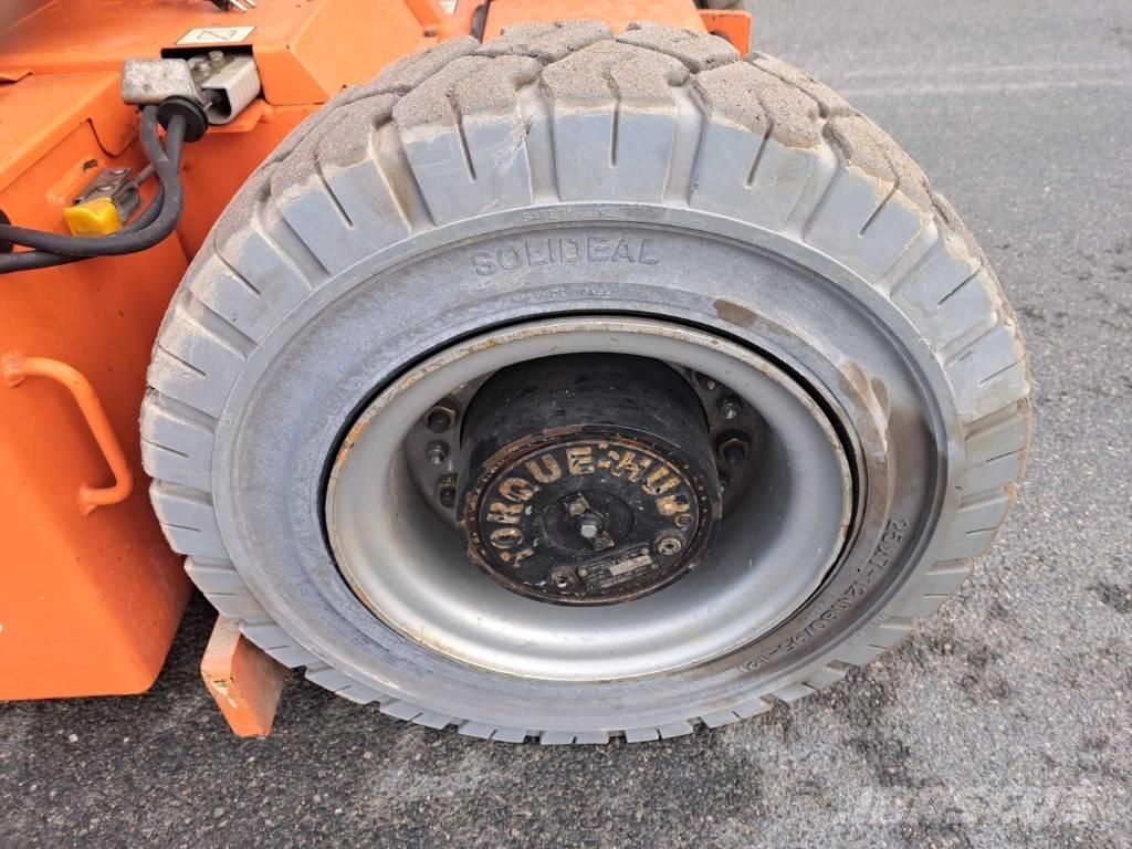 JLG E 300 AJP Kuukulkijat