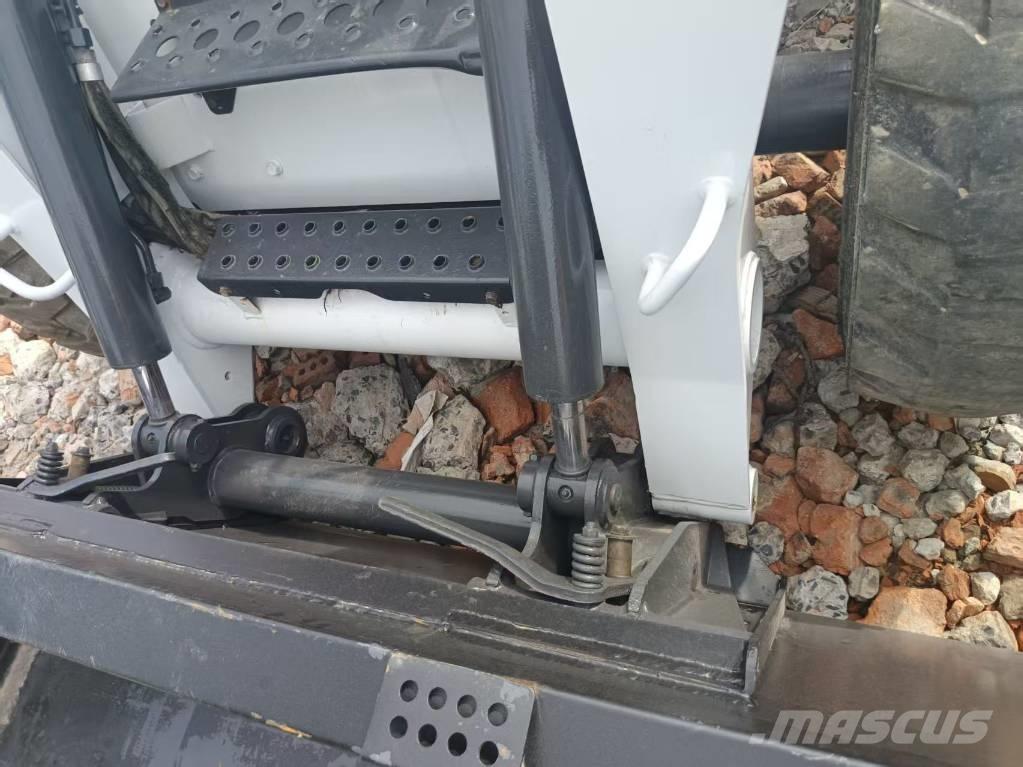 Bobcat S 220 Liukuohjatut kuormaajat