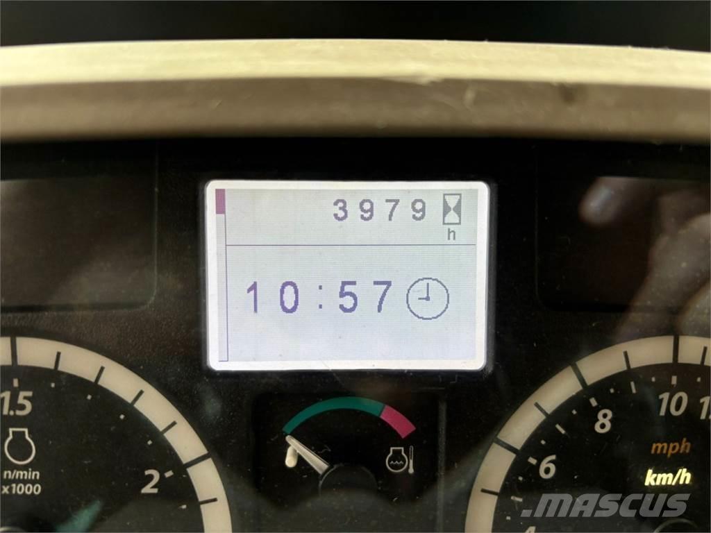 John Deere 6100MC Traktorit