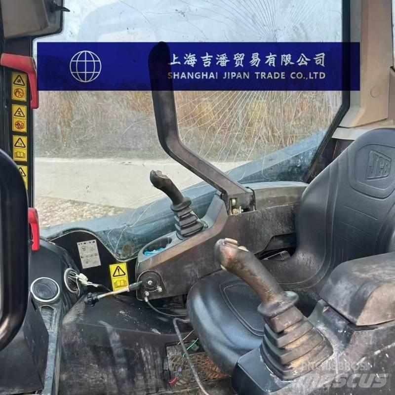 JCB 155 Liukuohjatut kuormaajat