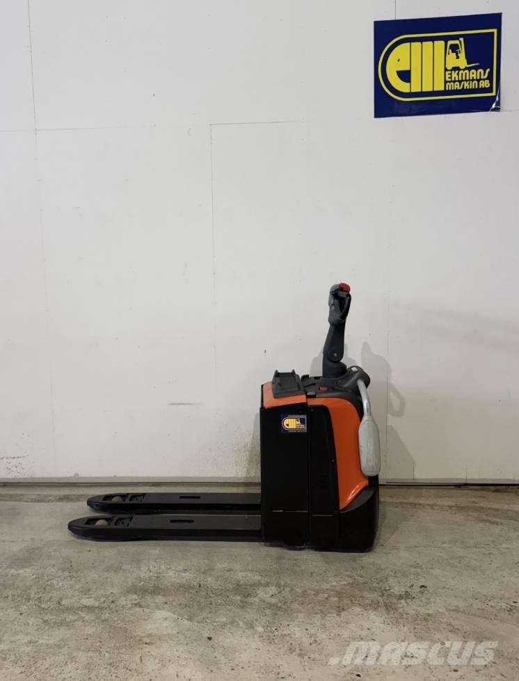 BT truck LPE 200 Lavansiirtotrukit ajotasolla