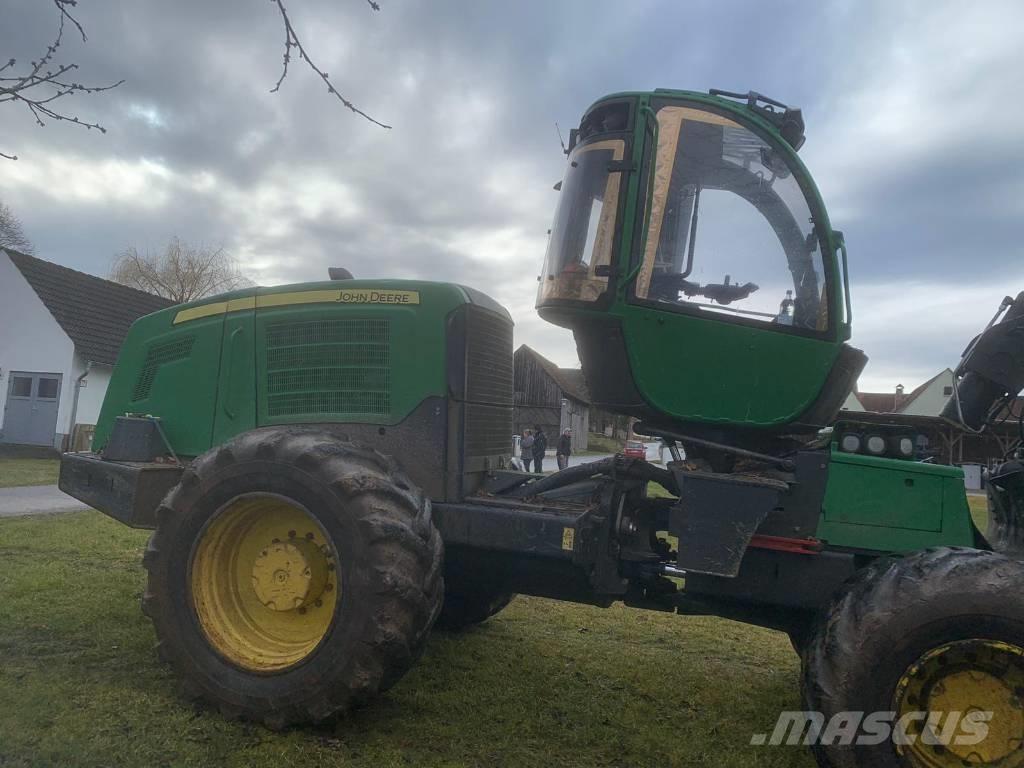 John Deere 1470 E Harvesterit