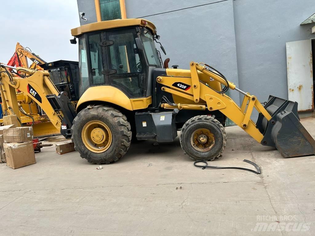 CAT 420 F Kaivurikuormaajat
