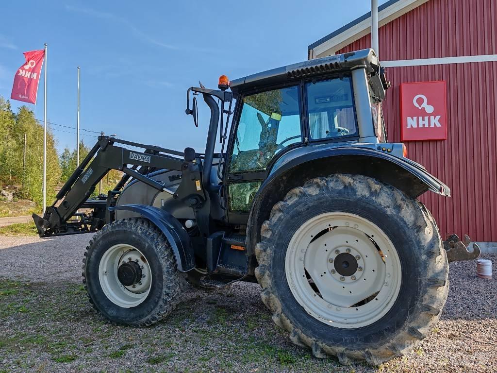 Valtra M 130 Traktorit