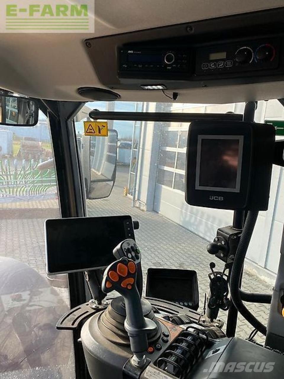 JCB 4220 fatsrac Traktorit