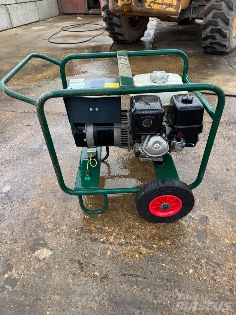 Harrington 3.8KVA Bensiinigeneraattorit