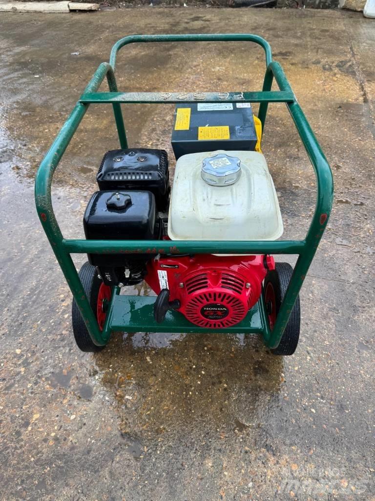 Harrington 3.8KVA Bensiinigeneraattorit