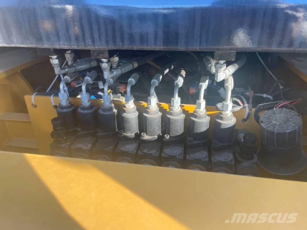 CAT 420F Kaivurikuormaajat