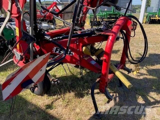 Fella TH 900 Hydro Pöyhimet ja haravat