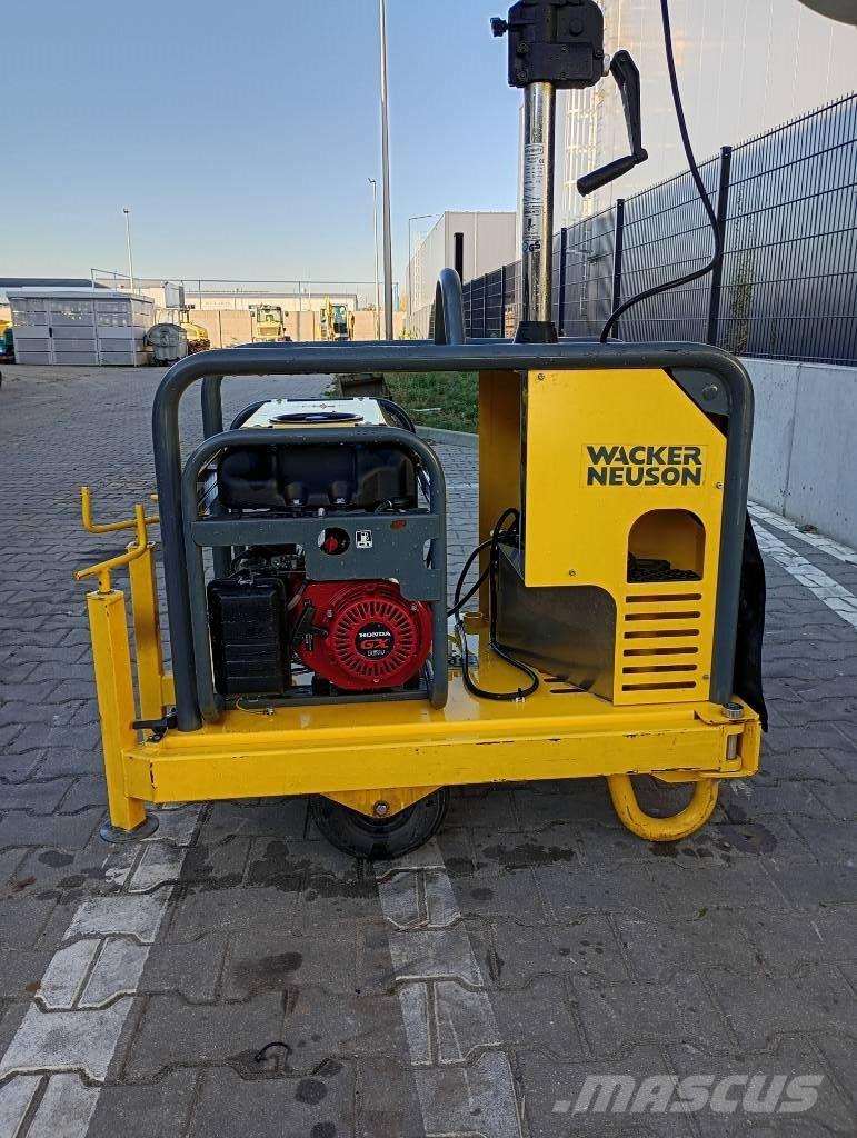 Wacker Neuson LBM 1 Valopylväät