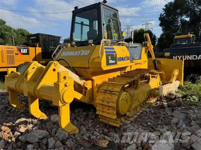 Komatsu D 85 EX Telaketjupuskutraktorit