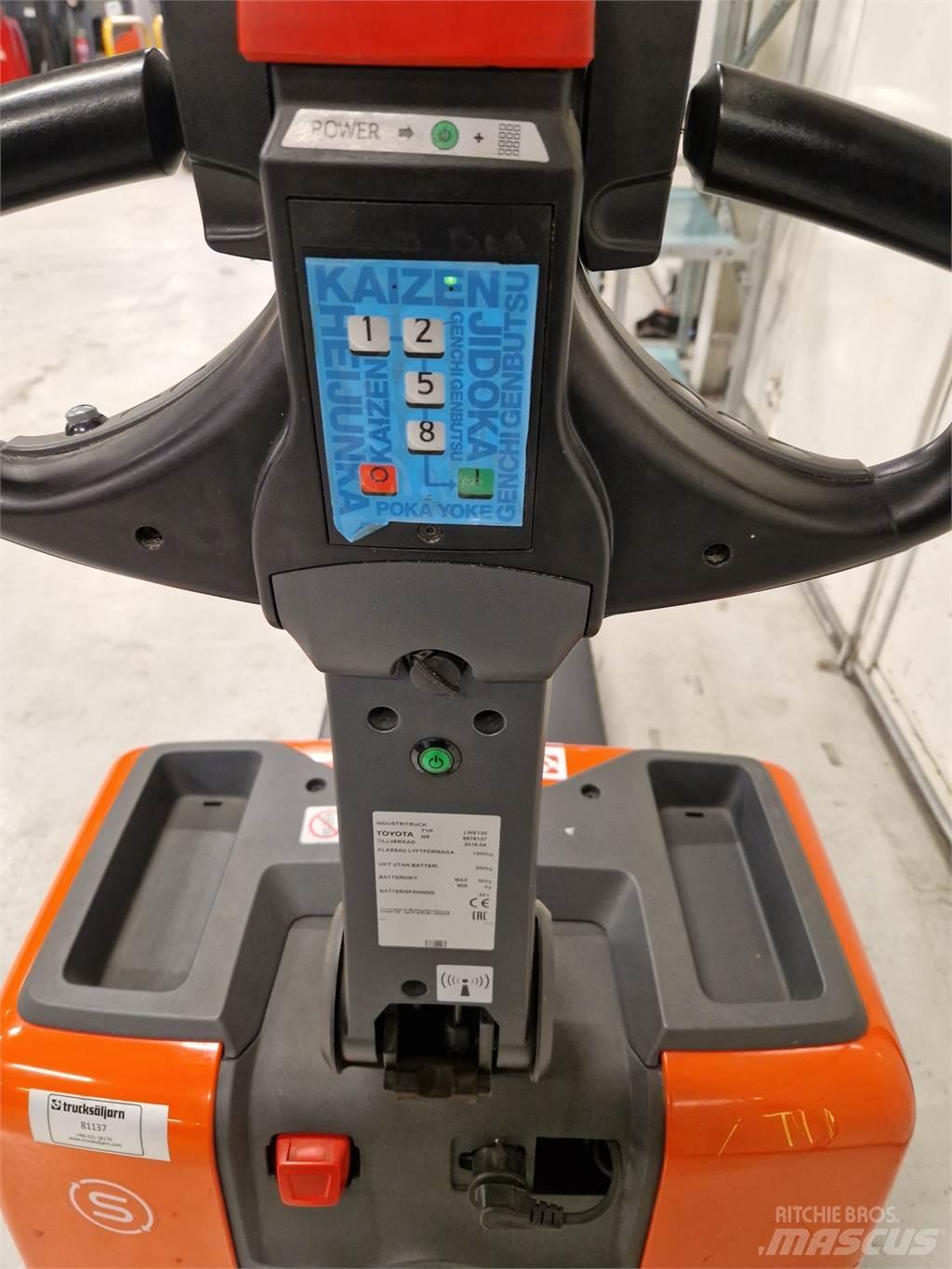 Toyota LWE130 Lavansiirtotrukit