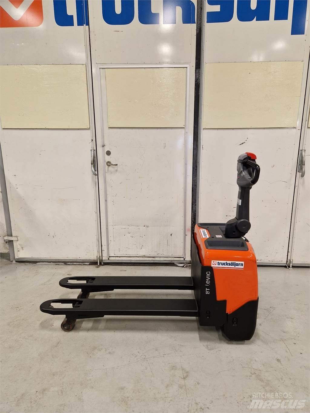 Toyota LWE130 Lavansiirtotrukit